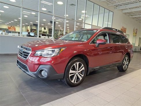 Used 2018 Subaru Outback 2.5i Limited image 3