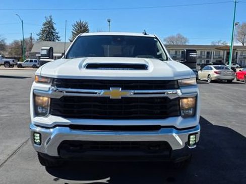 Used 2024 Chevrolet Silverado 3500 LT w/ Convenience Package AWD/4WD image 4