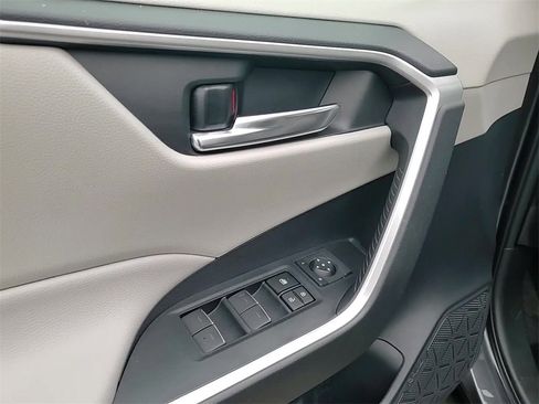 Used 2022 Toyota RAV4 XLE image 11