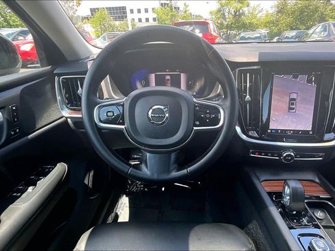 Used 2025 Volvo S60 B5 Plus FWD image 5
