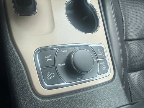 Used 2014 Jeep Grand Cherokee Overland w/ Advanced Technology Group AWD/4WD image 19