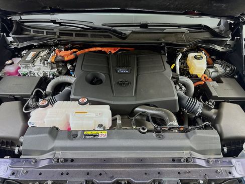 Used 2024 Toyota Tundra Platinum image 32