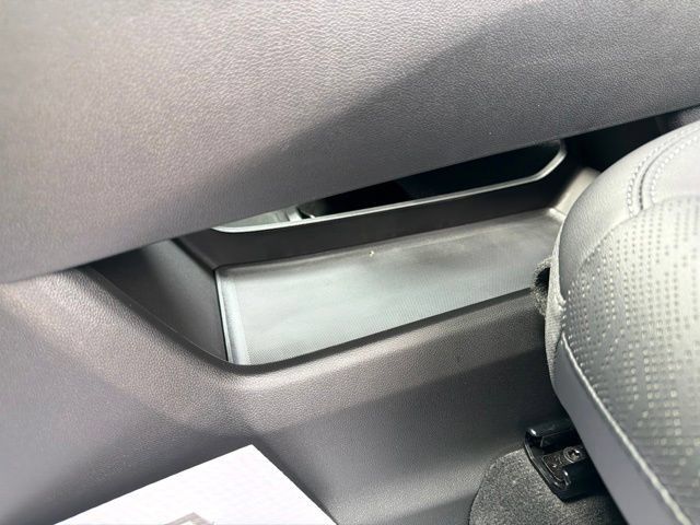 New 2027 Chevrolet Equinox LT w/ Convenience Package II FWD image 40