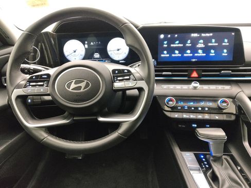 Used 2025 Hyundai Elantra SEL FWD image 22