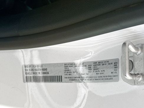 Used 2026 Chrysler Pacifica Select image 36