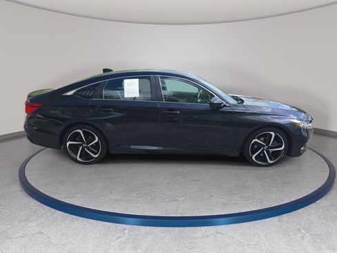 Used 2018 Honda Accord Sport image 4