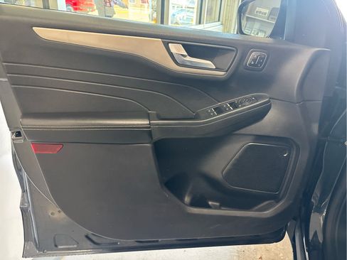 Used 2022 Ford Escape SEL w/ Technology Package AWD/4WD image 19