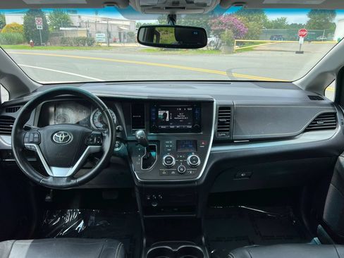 Used 2015 Toyota Sienna SE Premium FWD image 21