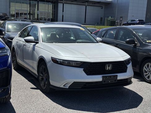 Certified 2023 Honda Accord EX image 3