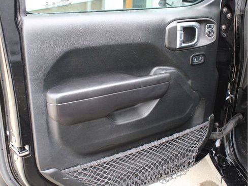 Used 2021 Jeep Wrangler Unlimited Sport w/ Sun And Sound Package AWD/4WD image 9