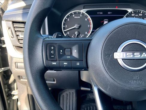 Used 2024 Nissan Rogue SV AWD/4WD image 24