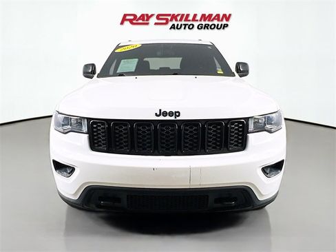 Used 2020 Jeep Grand Cherokee Laredo image 2