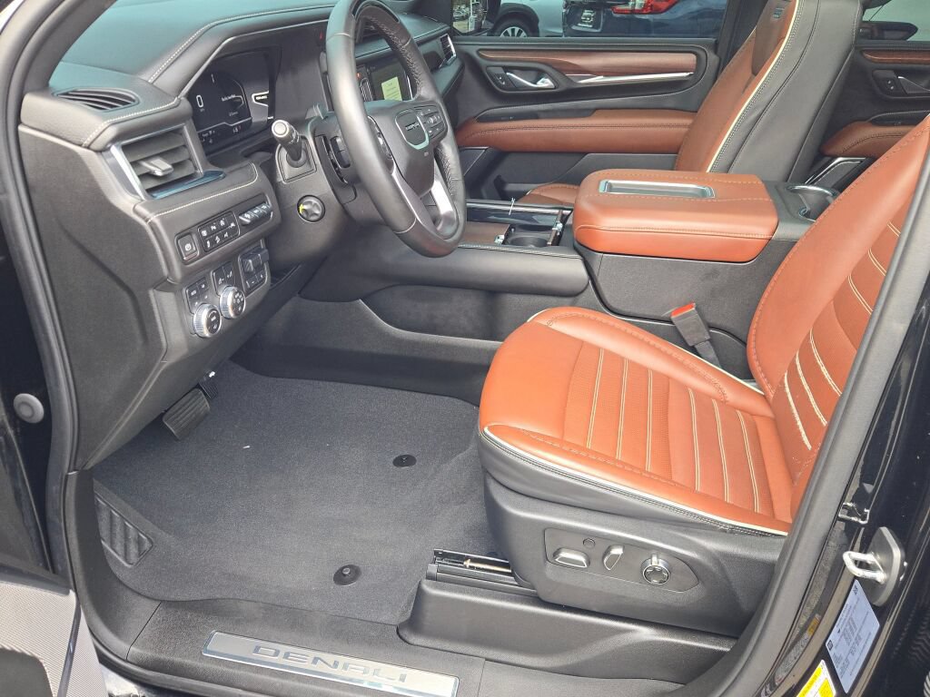 Used 2023 GMC Yukon Denali Ultimate AWD/4WD image 32