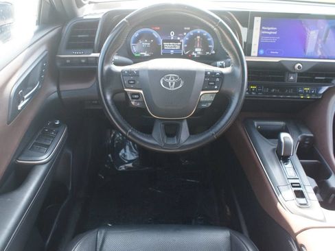 Used 2023 Toyota Crown AWD/4WD image 5