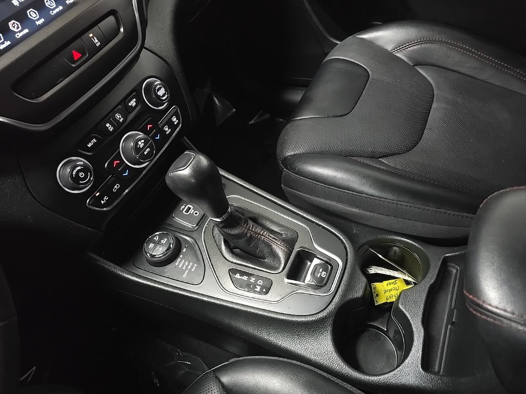 Used 2022 Jeep Cherokee Trailhawk w/ Premium Leather Package AWD/4WD image 28