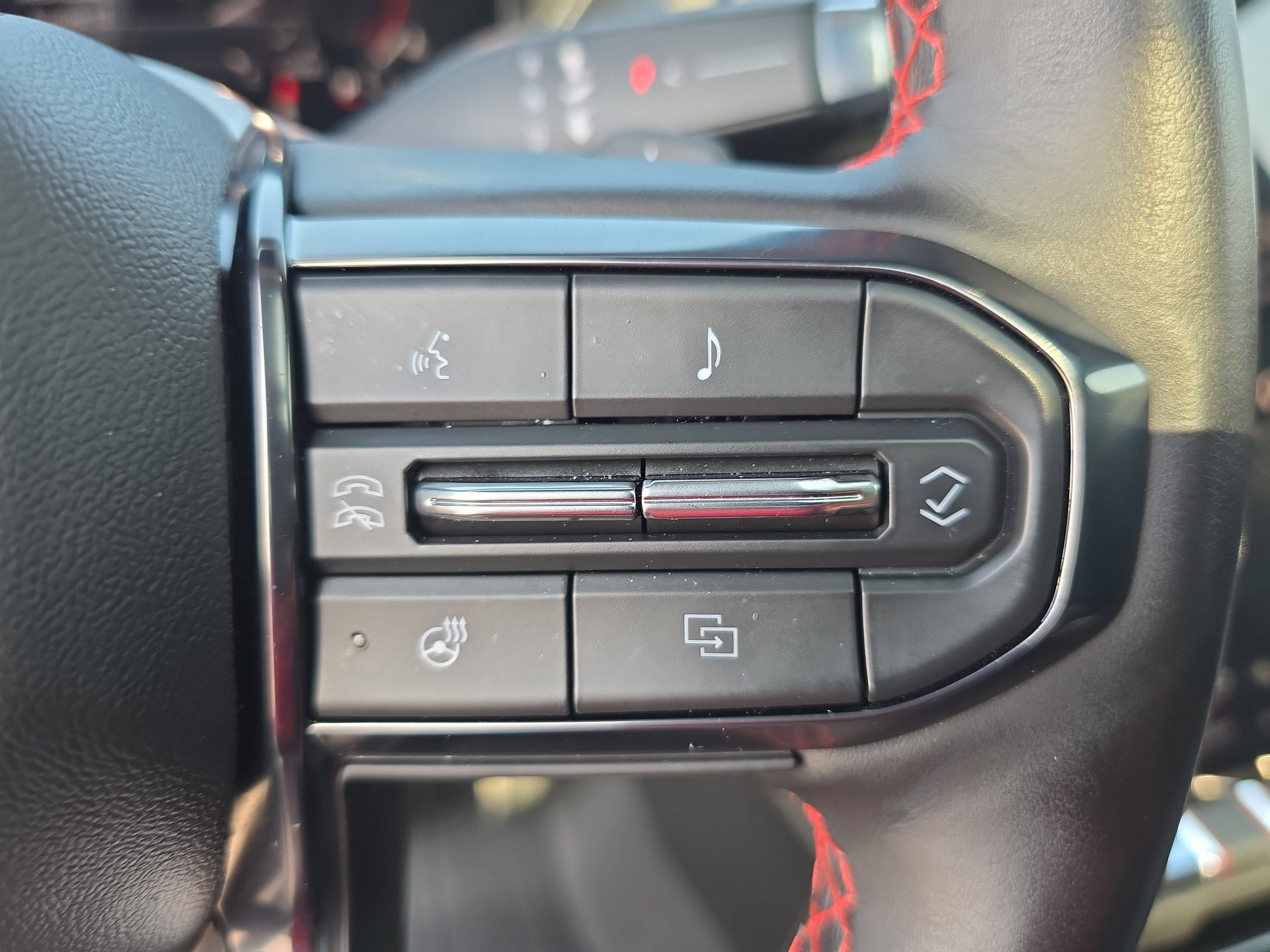 Used 2025 GMC Yukon AT4 Ultimate w/ LPO, Floor Liner Package AWD/4WD image 18
