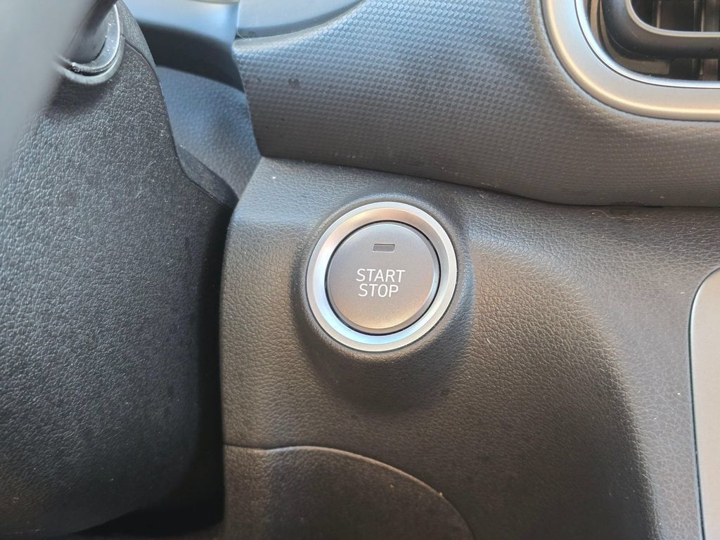Used 2023 Hyundai Kona SE FWD image 27