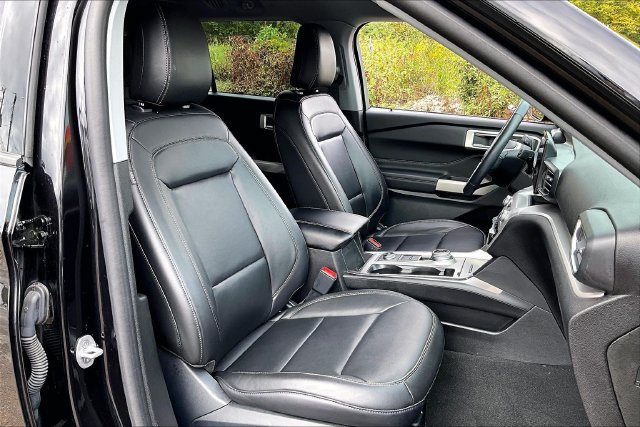 Used 2023 Ford Explorer XLT w/ Equipment Group 202A AWD/4WD image 7