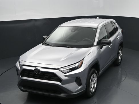 Used 2023 Toyota RAV4 LE FWD image 27