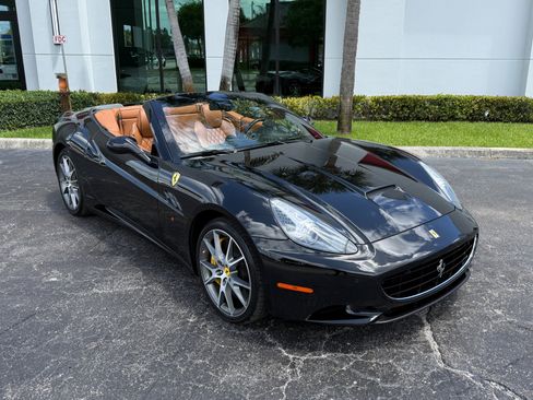 Used 2012 Ferrari California image 2
