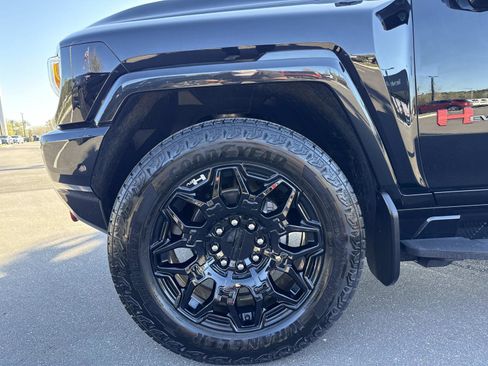 Used 2024 GMC Hummer EV 2X w/ LPO, Illumination Package image 10