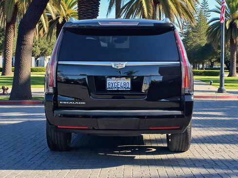 Used 2017 Cadillac Escalade Luxury image 6