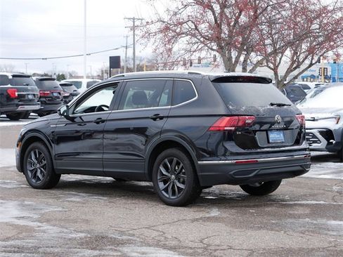 Certified 2023 Volkswagen Tiguan SE image 5