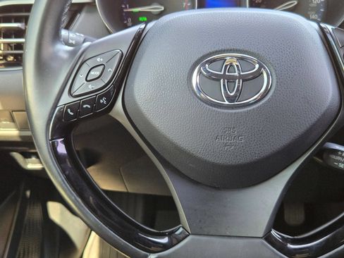 Used 2018 Toyota C-HR XLE FWD image 22