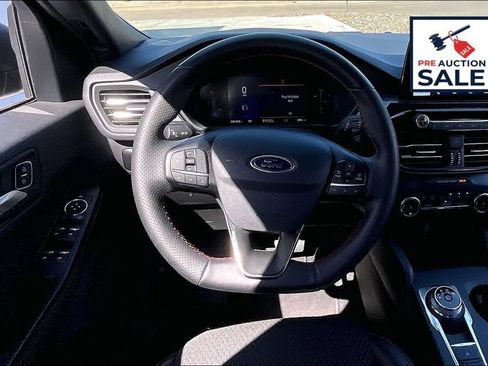 Used 2025 Ford Escape ST-Line AWD/4WD image 5