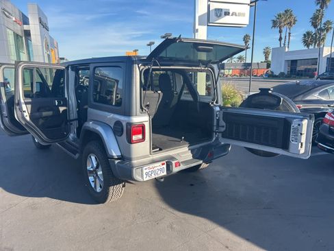Used 2020 Jeep Wrangler Unlimited Sahara image 30