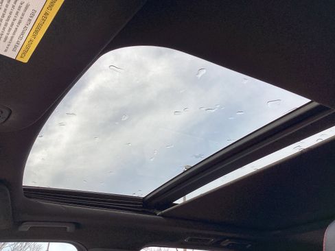 Used 2022 Ford Expedition Limited image 19