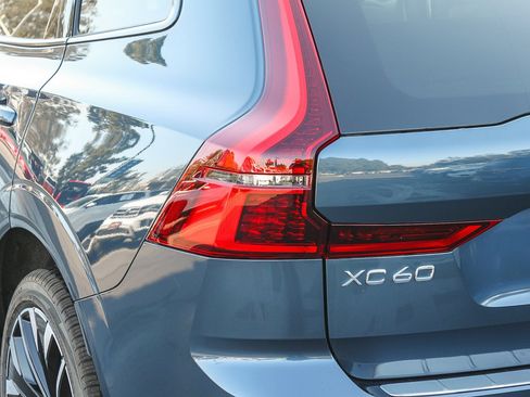 New 2026 Volvo XC60 B5 Ultra w/ Climate Package PRO image 9