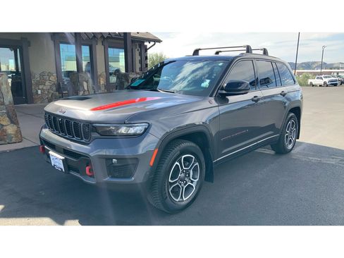 Used 2022 Jeep Grand Cherokee Trailhawk w/ ADV Protech Group II AWD/4WD image 2