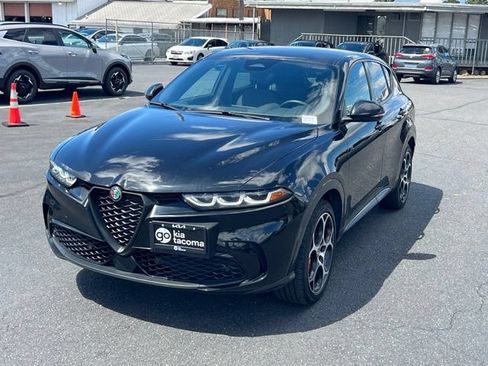 Used 2024 Alfa Romeo Tonale Ti w/ Premium Interior Package AWD/4WD image 3