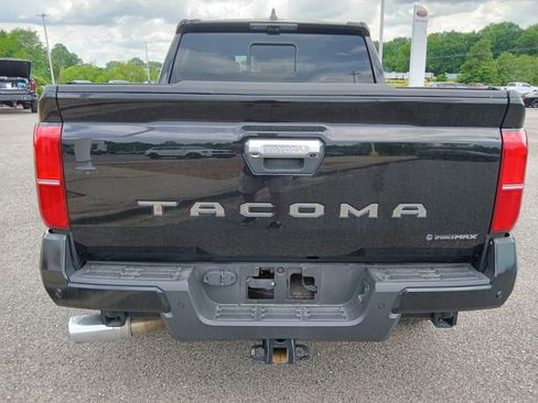 Used 2025 Toyota Tacoma Limited AWD/4WD image 4