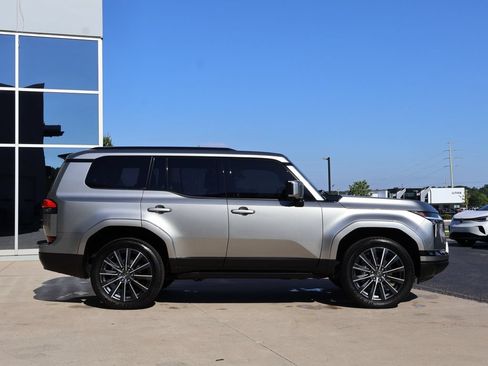Used 2026 Lexus GX 550 w/ Accessory Package (2T) AWD/4WD image 4