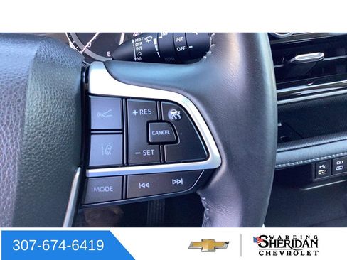 Used 2022 Toyota Highlander XLE image 30