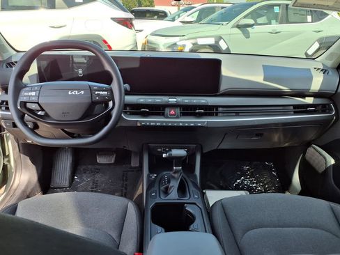 Used 2025 Kia K4 FWD image 9
