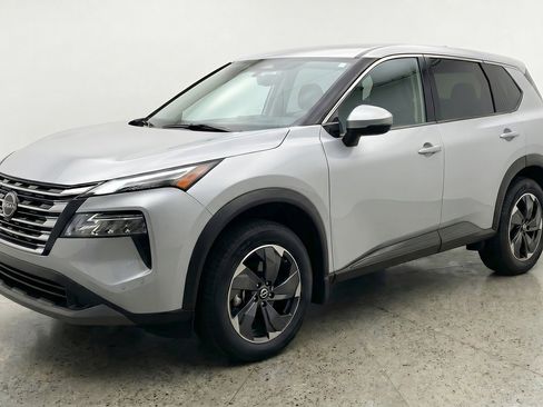 Used 2025 Nissan Rogue SV FWD image 3