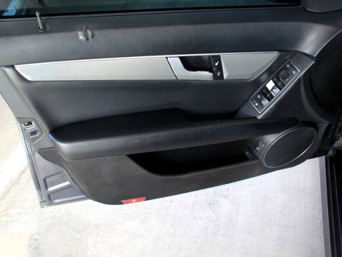 Used 2013 Mercedes-Benz C 250 Sedan image 20