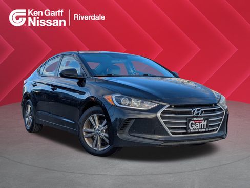 Used 2017 Hyundai Elantra SE image 1