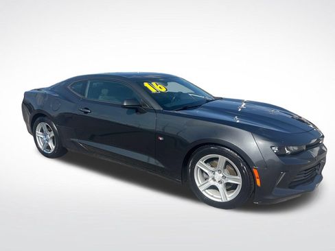 Used 2016 Chevrolet Camaro LT RWD image 11