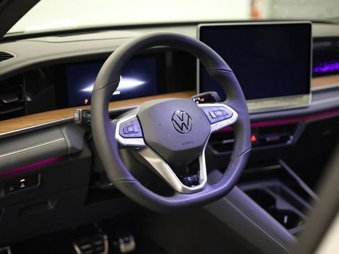 New 2026 Volkswagen Tiguan SEL R-Line image 12