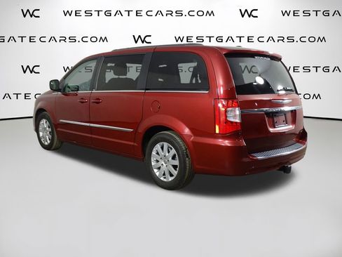 Used 2014 Chrysler Town & Country Touring image 5