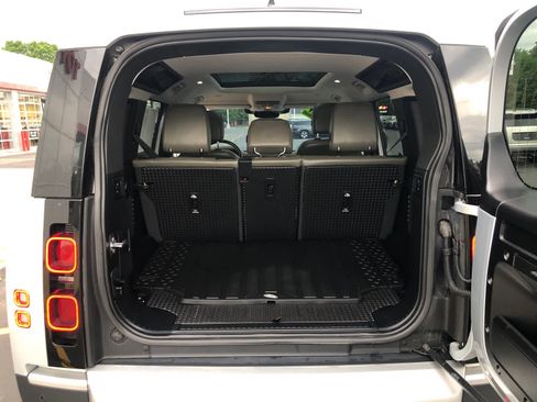Used 2023 Land Rover Defender 110 SE AWD/4WD image 30