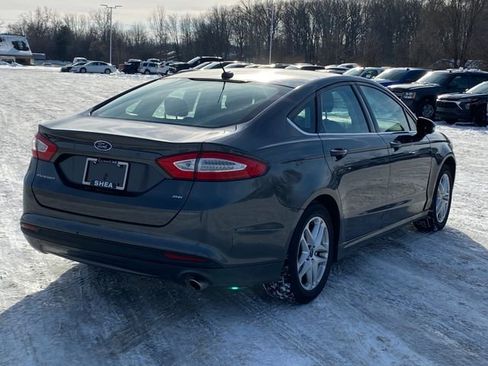Used 2015 Ford Fusion SE image 2