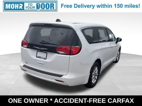 Used 2022 Chrysler Voyager LX FWD image 5