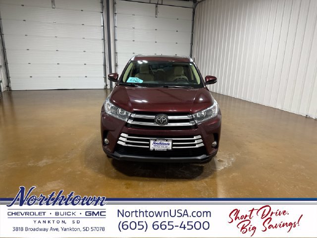 Used 2017 Toyota Highlander Limited AWD/4WD image 8