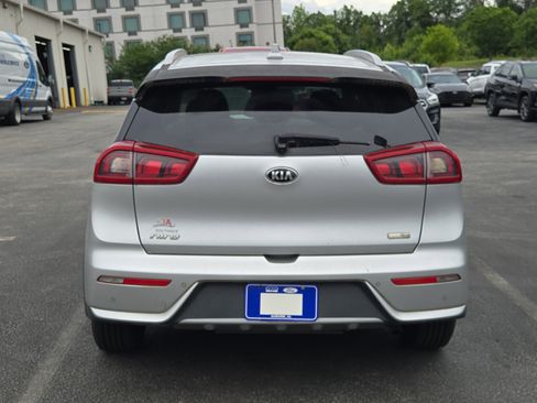 Used 2019 Kia Niro EX w/ EX Premium Package FWD image 7