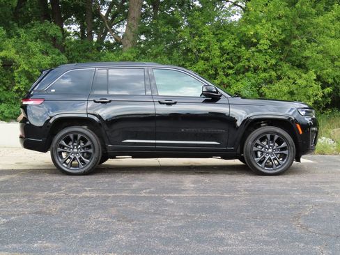 Certified 2026 Jeep Grand Cherokee Limited AWD/4WD image 2